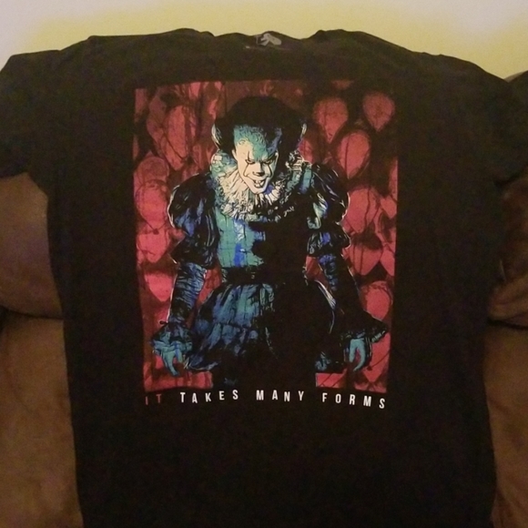IT 2017 Pennywise Short Sleeve Shirt - Picture 1 of 2